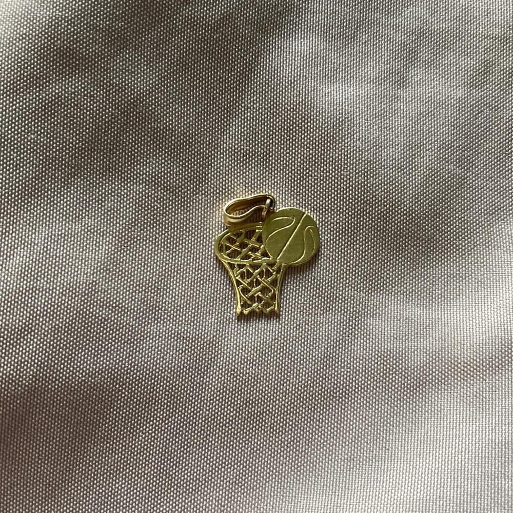 14k gold stamped basketball and hoop necklace pendant